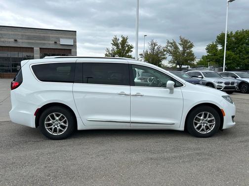 2020 Chrysler Pacifica Touring-L