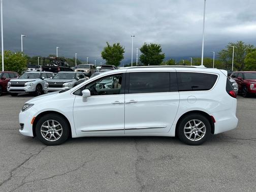 2020 Chrysler Pacifica Touring-L