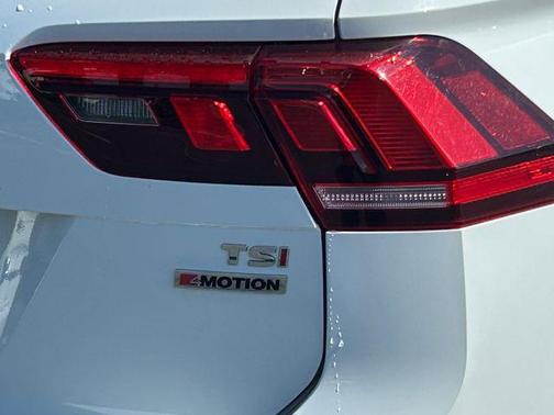 Pure White 2018 Volkswagen Tiguan 2.0T SE