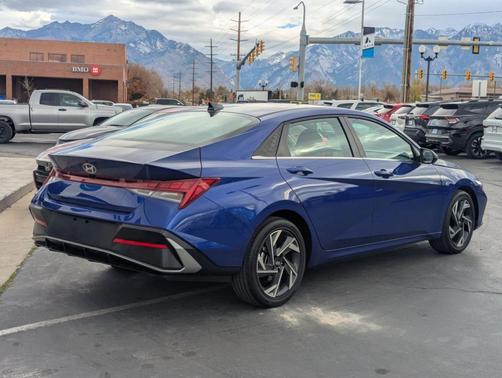 2025 Hyundai ELANTRA Limited