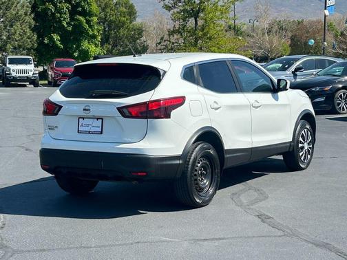 Glacier White 2019 Nissan Rogue Sport S