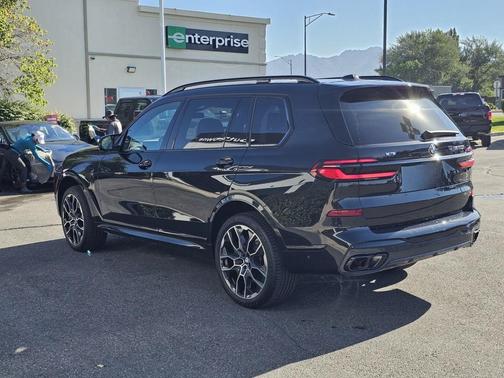 2025 BMW X7 M60i