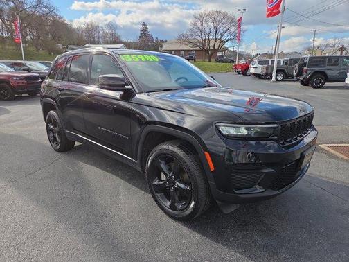 Diamond Black 2023 Jeep Grand Cherokee Altitude