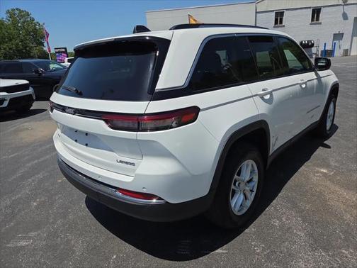 2023 Jeep Grand Cherokee Laredo 4x4