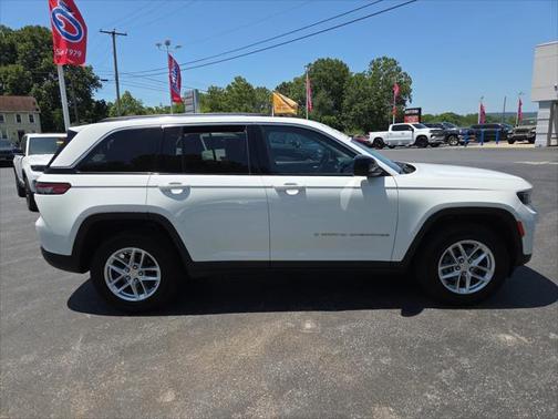 2023 Jeep Grand Cherokee Laredo 4x4