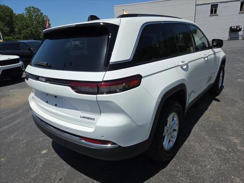 2023 Jeep Grand Cherokee Laredo 4x4