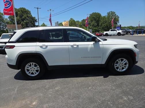 2023 Jeep Grand Cherokee Laredo 4x4