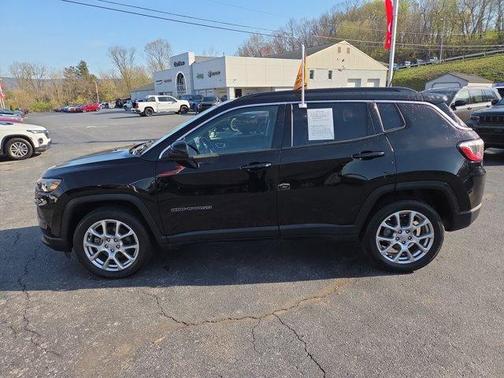 Diamond Black 2022 Jeep Compass Latitude Lux