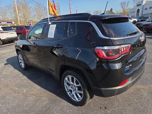 Diamond Black 2022 Jeep Compass Latitude Lux