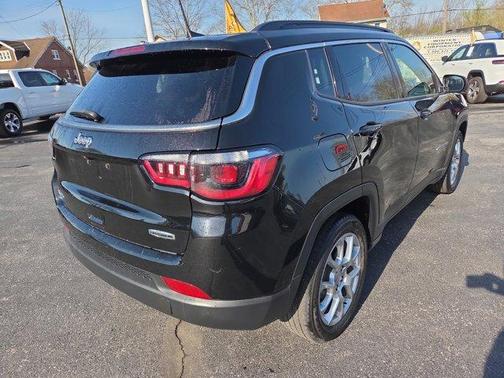 Diamond Black 2022 Jeep Compass Latitude Lux