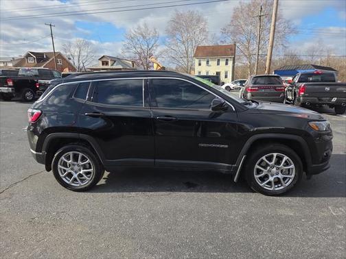 2024 Jeep Compass Latitude Lux FWD