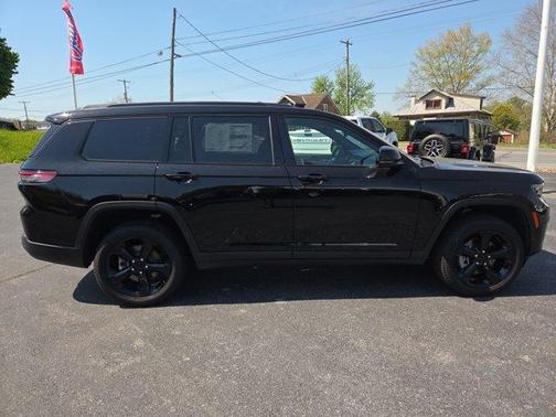 Metallic 2026 Jeep Grand Cherokee Laredo