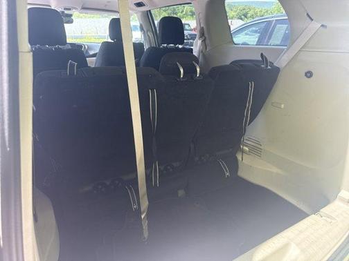 Bright White Clearcoat 2022 Chrysler Voyager LX