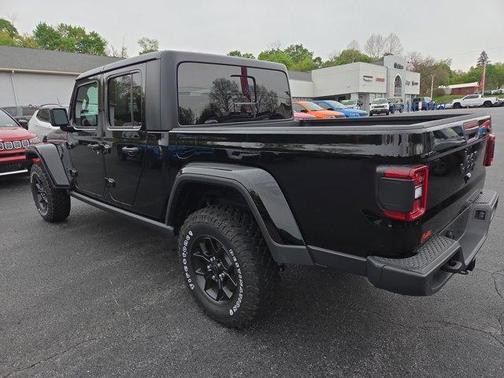 Black Clearcoat 2026 Jeep Gladiator Sport