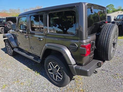 Granite Crystal Clearcoat Metallic 2026 Jeep Wrangler Sahara