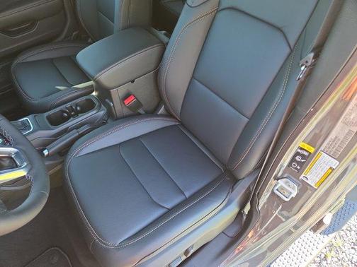 Granite Crystal Clearcoat Metallic 2026 Jeep Wrangler Sahara