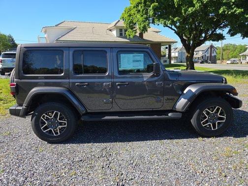 Granite Crystal Clearcoat Metallic 2026 Jeep Wrangler Sahara
