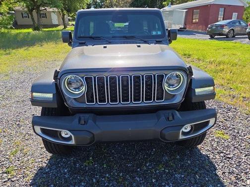 Granite Crystal Clearcoat Metallic 2026 Jeep Wrangler Sahara