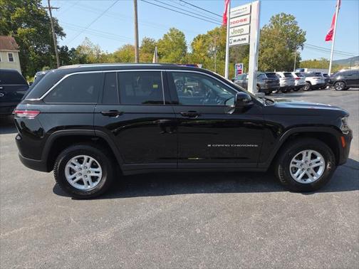 2022 Jeep Grand Cherokee Laredo 4x4