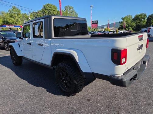 Bright White Clearcoat 2022 Jeep Gladiator Sport