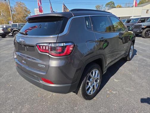 2022 Jeep Compass Latitude Lux 4x4