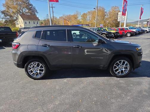 2022 Jeep Compass Latitude Lux 4x4