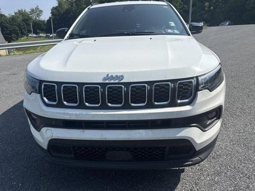 Bright White Clearcoat 2024 Jeep Compass Latitude Lux