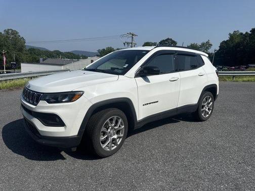 Bright White Clearcoat 2024 Jeep Compass Latitude Lux