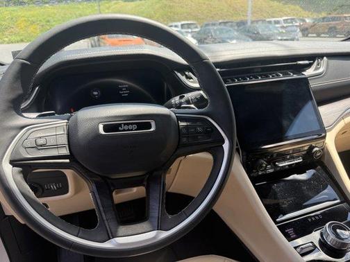 Bright White Clearcoat 2023 Jeep Grand Cherokee Limited