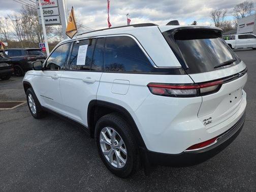Bright White Clearcoat 2023 Jeep Grand Cherokee Limited