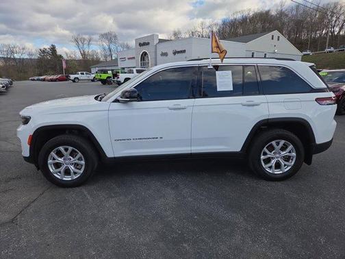 Bright White Clearcoat 2023 Jeep Grand Cherokee Limited