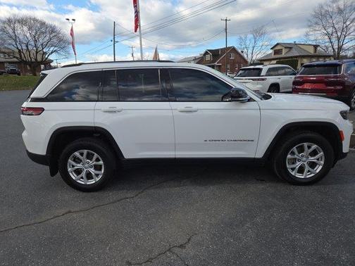 Bright White Clearcoat 2023 Jeep Grand Cherokee Limited