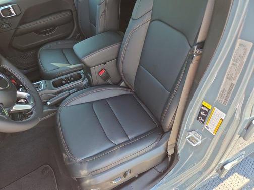 Anvil Clearcoat 2026 Jeep Wrangler Sahara