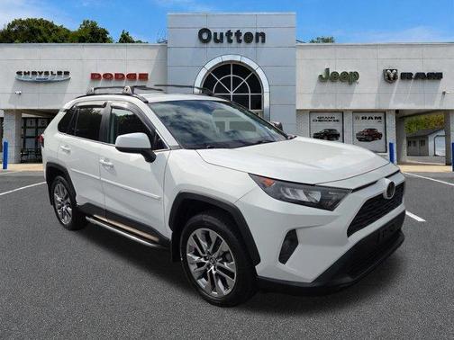 Super White 2019 Toyota RAV4 LE