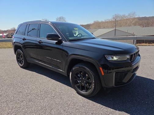 Diamond Black 2026 Jeep Grand Cherokee Laredo