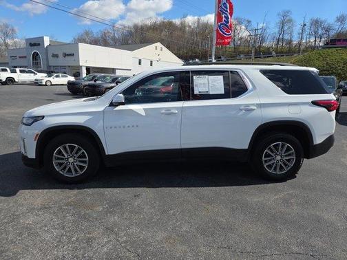 Summit White 2023 Chevrolet Traverse LT Cloth