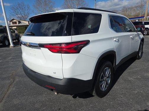 Summit White 2023 Chevrolet Traverse LT Cloth