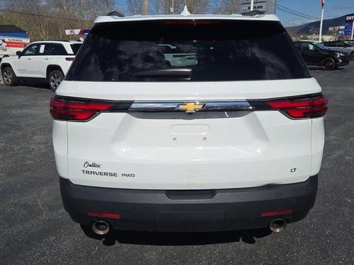 Summit White 2023 Chevrolet Traverse LT Cloth
