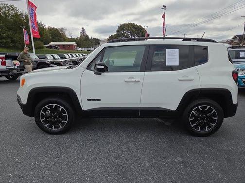Alpine White Clearcoat 2023 Jeep Renegade Latitude