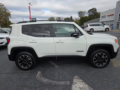 Alpine White Clearcoat 2023 Jeep Renegade Latitude