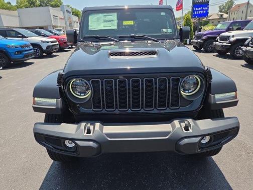 Black Clearcoat 2026 Jeep Gladiator Sport