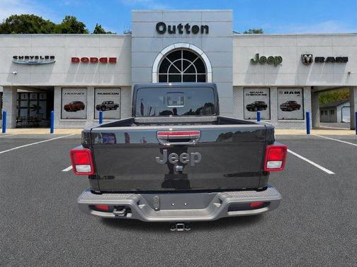 Black Clearcoat 2026 Jeep Gladiator Sport