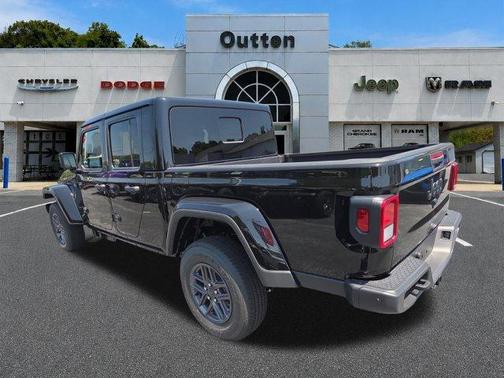 Black Clearcoat 2026 Jeep Gladiator Sport