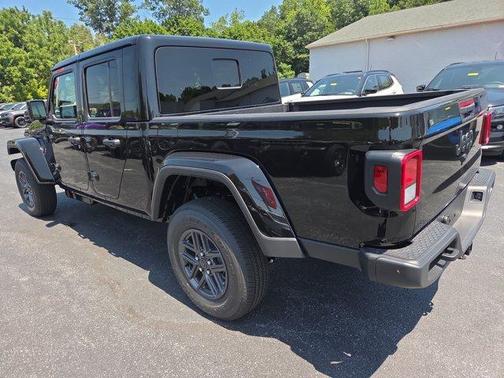 Black Clearcoat 2026 Jeep Gladiator Sport