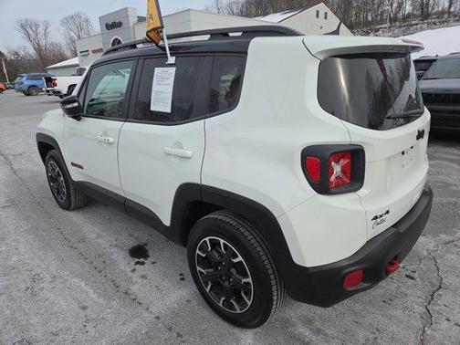 Alpine White Clearcoat 2023 Jeep Renegade Trailhawk