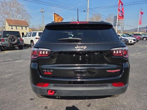 Diamond Black 2022 Jeep Compass Trailhawk
