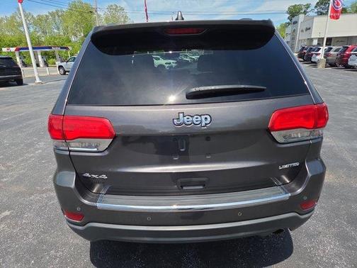 Granite Crystal Clearcoat Metallic 2017 Jeep Grand Cherokee Limited