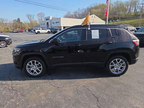 Diamond Black 2022 Jeep Compass Latitude Lux
