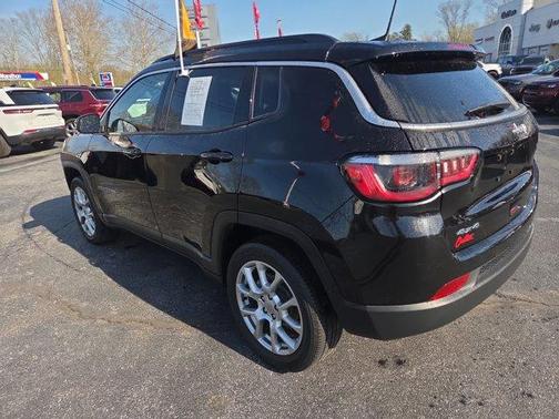 Diamond Black 2022 Jeep Compass Latitude Lux