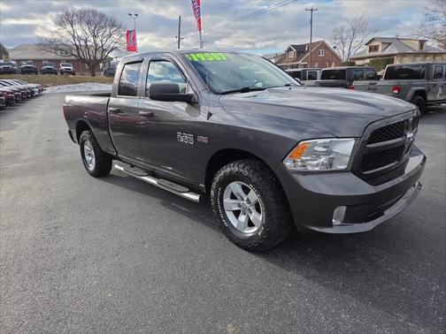 2017 RAM 1500 Express Quad Cab 4x4 64' Box